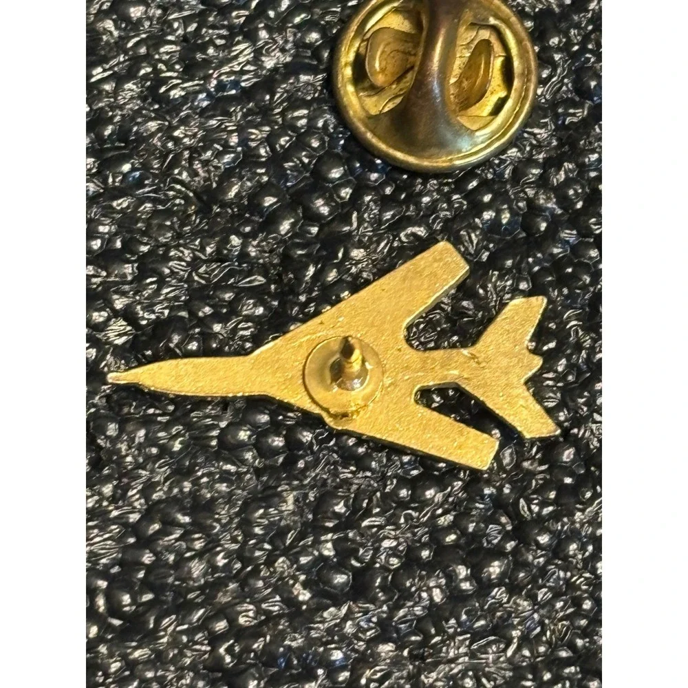 VTG F-100 USAF Military Airplane Pinback Pin Air Force‎ Pilot Lapel Brooch